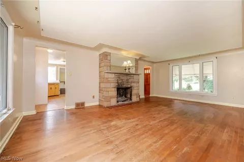 Living - 364 Brookfield Ave, Boardman, OH 44512 photo 4 of 4