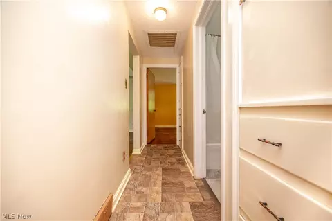 Entry Way - 364 Brookfield Ave, Boardman, OH 44512 photo 2 of 2