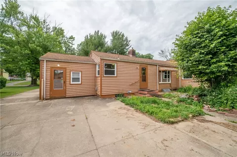 Exterior - 364 Brookfield Ave, Boardman, OH 44512 photo 10 of 13