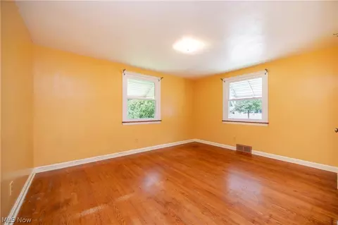 Bedroom - 364 Brookfield Ave, Boardman, OH 44512 photo 4 of 7