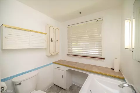 Bath - 364 Brookfield Ave, Boardman, OH 44512 photo 2 of 4
