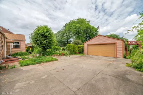 Exterior - 364 Brookfield Ave, Boardman, OH 44512 photo 11 of 13