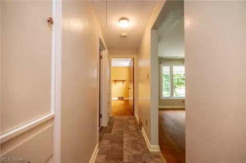 Entry Way - 364 Brookfield Ave, Boardman, OH 44512 photo 1 of 2