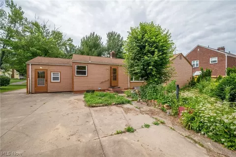 Exterior - 364 Brookfield Ave, Boardman, OH 44512 photo 9 of 13