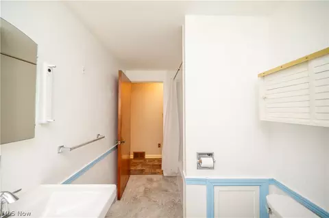 Bath - 364 Brookfield Ave, Boardman, OH 44512 photo 3 of 4