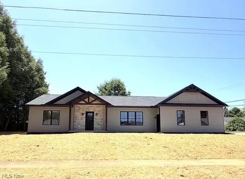 136 S Chestnut St, Gnadenhutten, OH 44629