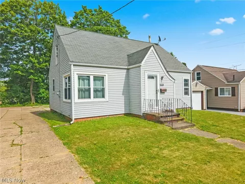 1612 Cherry Ave NE, Canton, OH 44714