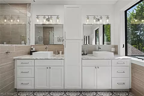 Bath - 5031 Stone Ridge Dr, Richfield, OH 44286 photo 4 of 6
