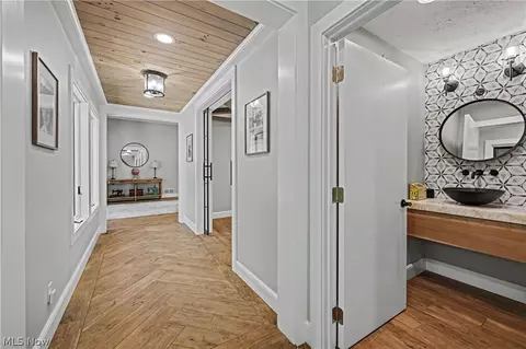 Entry Way - 5031 Stone Ridge Dr, Richfield, OH 44286 photo 4 of 7
