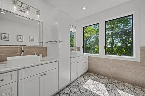 Bath - 5031 Stone Ridge Dr, Richfield, OH 44286 photo 5 of 6