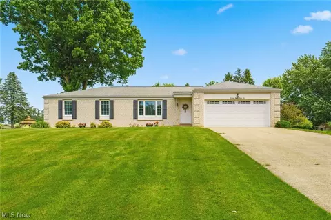 7891 Autumnwood St NW, North Canton, OH 44720
