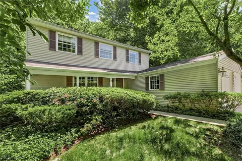 9090 Aileen Dr, Mentor, OH 44060