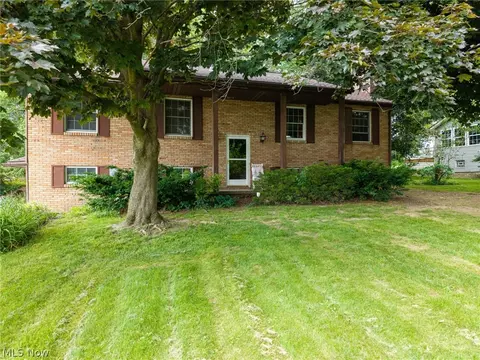 5520 Apple Ridge Cir, Clinton, OH 44216