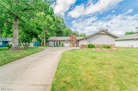 6165 Creekside Ln, North Ridgeville, OH 44039