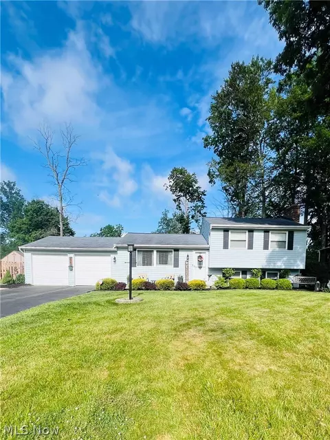 2941 Malibu Dr SW, Warren, OH 44481