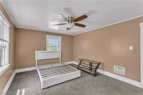 Bedroom - 422 5th St, Struthers, OH 44471 photo 5 of 6