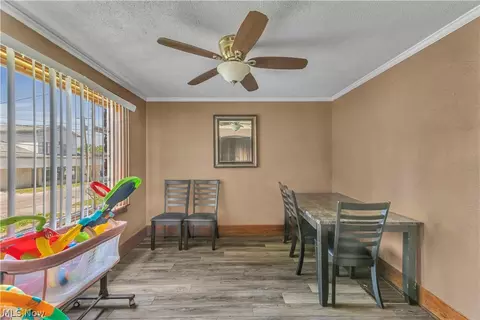 Dining - 422 5th St, Struthers, OH 44471 photo 1 of 1