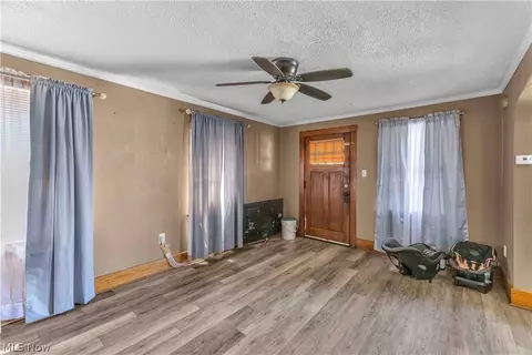 Living - 422 5th St, Struthers, OH 44471 photo 1 of 1