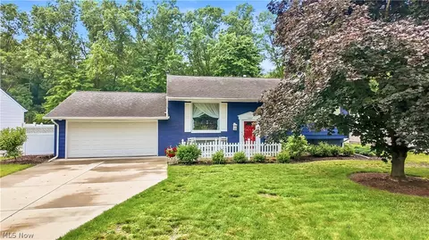 7842 Venice Heights Dr NE, Warren, OH 44484