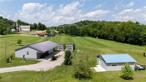 9427 Stonecreek Rd SW, Newcomerstown, OH 43832