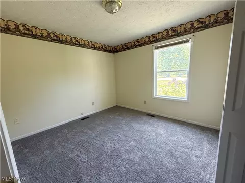 Bedroom - 5390 Savannah Dr, Ashtabula, OH 44004 photo 4 of 4