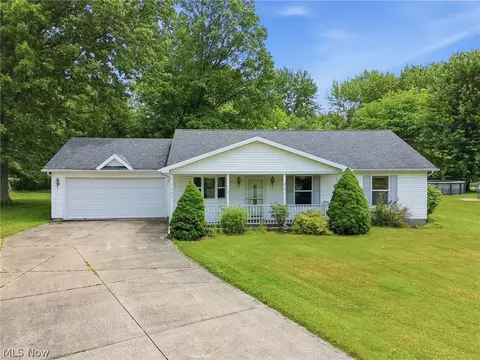 5390 Savannah Dr, Ashtabula, OH 44004