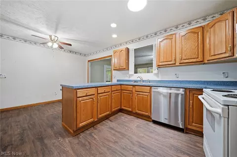 Kitchen - 5390 Savannah Dr, Ashtabula, OH 44004 photo 2 of 2