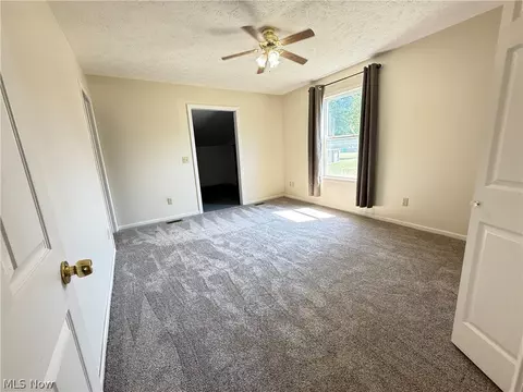 Bedroom - 5390 Savannah Dr, Ashtabula, OH 44004 photo 2 of 4