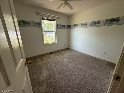 Bedroom - 5390 Savannah Dr, Ashtabula, OH 44004 photo 3 of 4