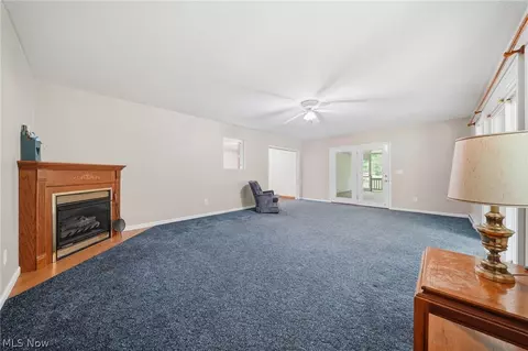 Living - 5390 Savannah Dr, Ashtabula, OH 44004 photo 5 of 7