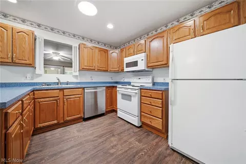 Kitchen - 5390 Savannah Dr, Ashtabula, OH 44004 photo 1 of 2