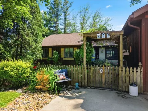 37 Apache Trl, Malvern, OH 44644 photo 2