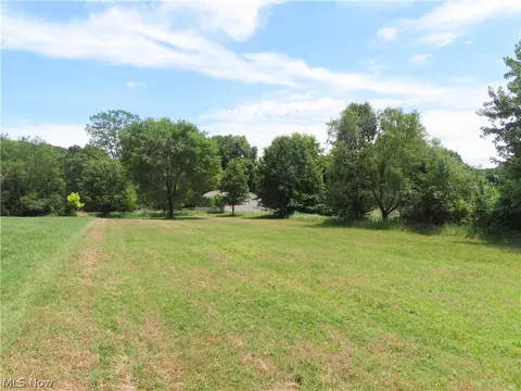 5773 Deer Pines Dr, Green, OH 44216