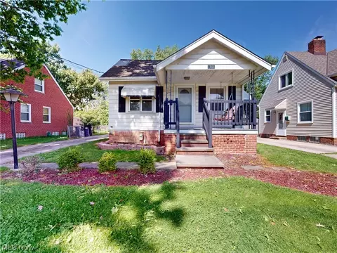 1560 Biltmore Rd, Lyndhurst, OH 44124
