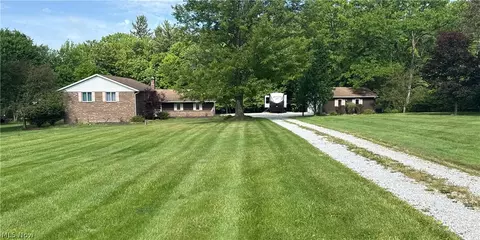 33 Eggleston Rd, Aurora, OH 44202