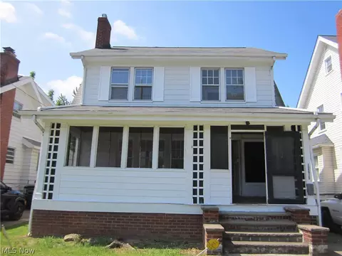 18214 Windward Rd, Cleveland, OH 44119
