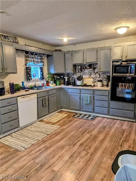Kitchen - 5401 Fleming Ave, Lorain, OH 44055 photo 1 of 1