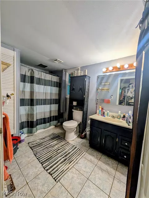 Bath - 5401 Fleming Ave, Lorain, OH 44055 photo 3 of 3