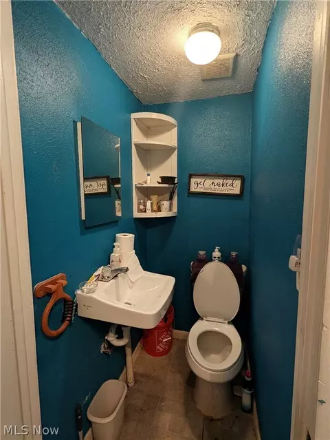 Bath - 5401 Fleming Ave, Lorain, OH 44055 photo 1 of 3