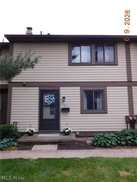 934 Hampton Ridge Dr, Akron, OH 44313