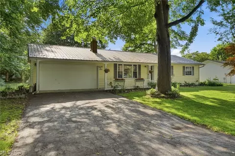 6869 Arlene Dr, Conneaut, OH 44030