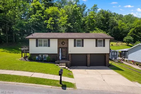 130 Wakefield Dr, Washington, WV 26181
