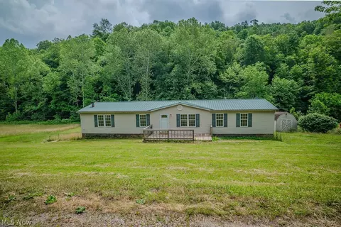 967 Buck Run Rd, Mineral Wells, WV 26150