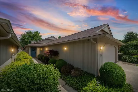21454 Oak Bark Trl, Strongsville, OH 44149