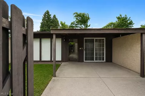 37 Greenfield Ct, Berea, OH 44017