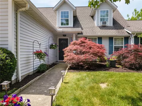 3894 Dartford Ln, Medina, OH 44256
