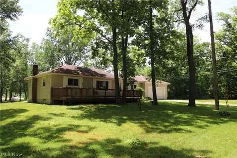 10024 Cummins Ln, Deerfield, OH 44411