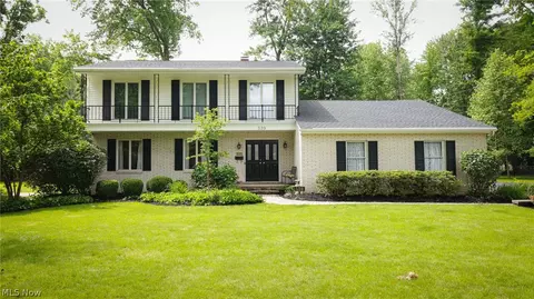539 Hickory Hollow Dr, Canfield, OH 44406