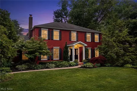 31477 Roberta Dr, Bay Village, OH 44140
