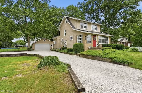 8562 Essex Ave NW, North Canton, OH 44720